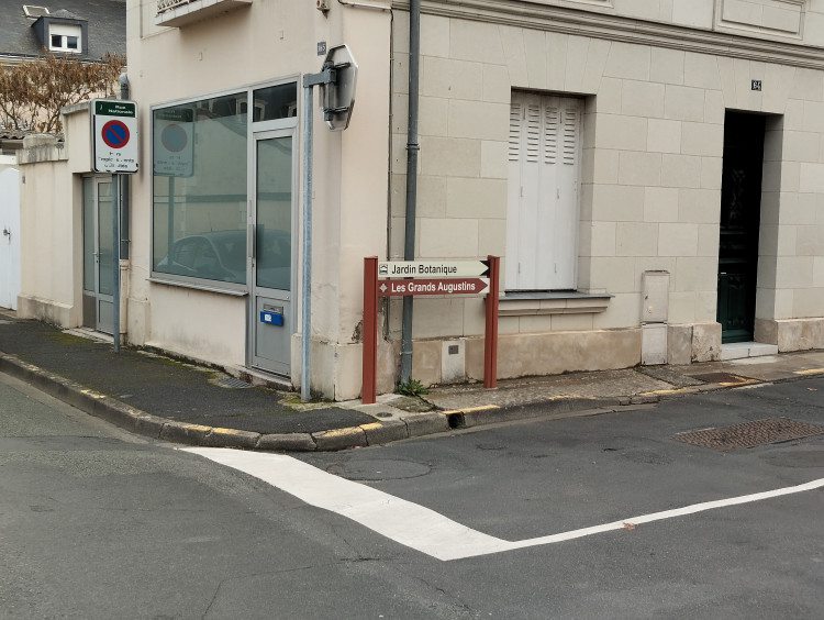 Local sur rue principale