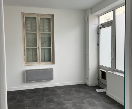 Local sur rue principale