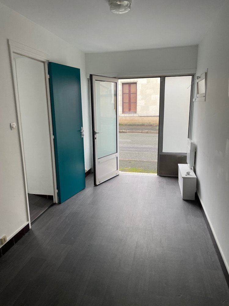 Local sur rue principale